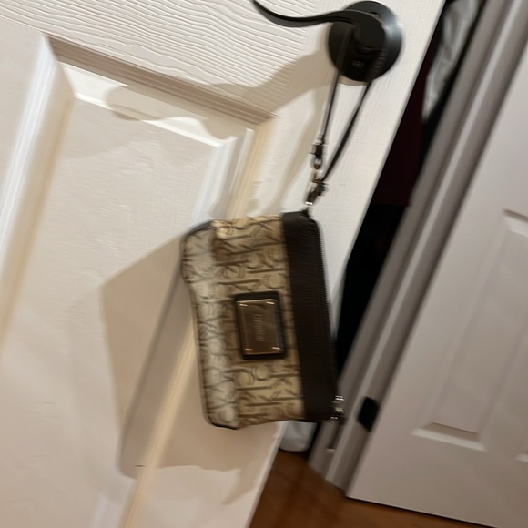 Calvin Klein women’s CK signature wristlet Clutch Wallet Brown with zipper - Picture 4 of 7